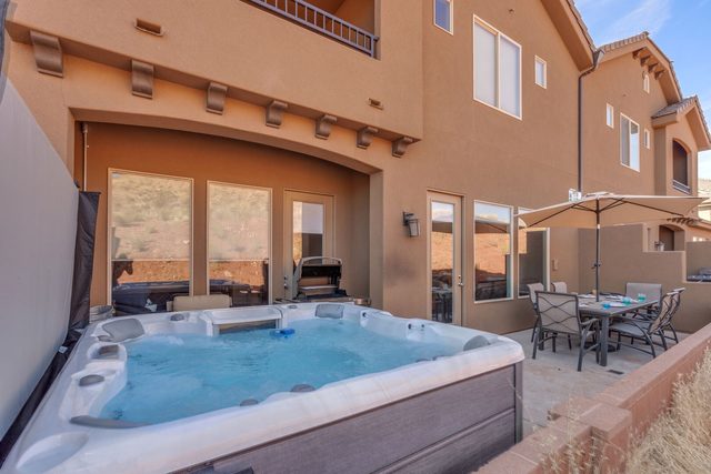Private hot tub on the back patio of Coral Ridge 2081
