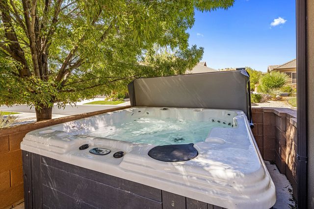 Private hot tub with cover on the fenced patio at Coral Ridge 4144