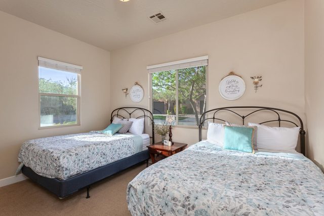 Bedroom with two beds and iron headboards at Coral Ridge 4246