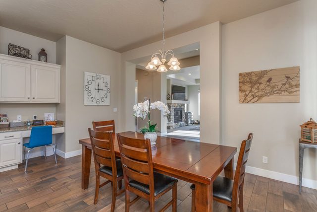 Dining table and built-in desk nook at Coral Ridge 4246