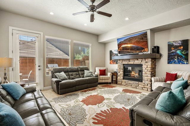 Living room with gas fireplace, leather recliners and TV at Coral Ridge 4266