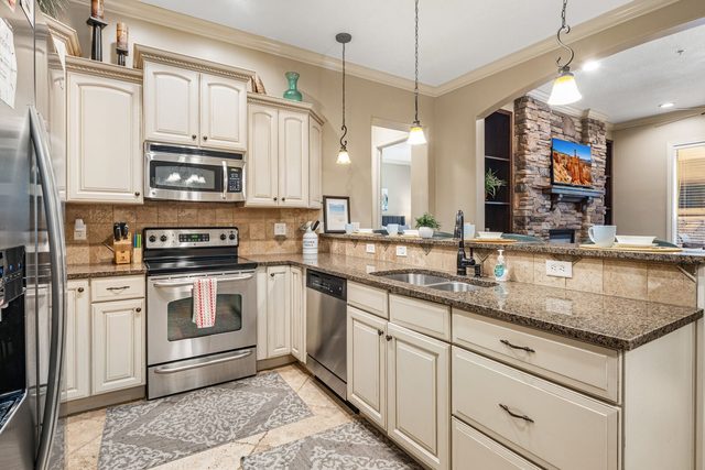 Kitchen range, microwave and granite counters at Coral Springs B6