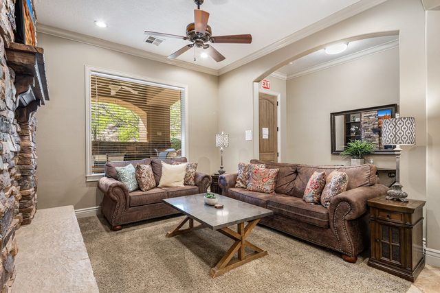 Living room leather sofas and coffee table at Coral Springs B6