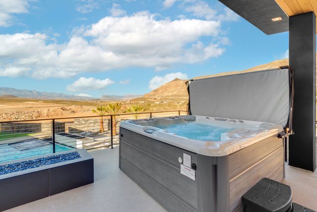 Second private hot tub on the upper balcony overlooking the desert