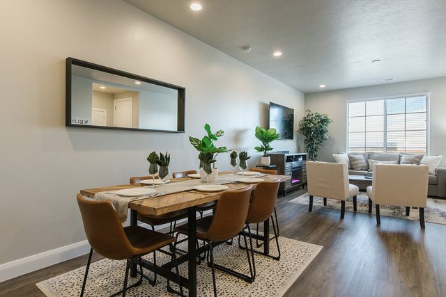 Dining area beside the living room at Escondido 1101