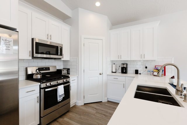 Kitchen gas range, microwave and corner sink at Escondido 1126