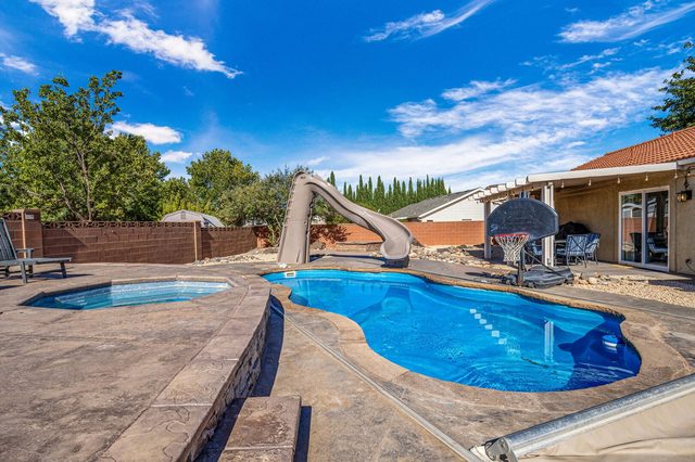 Private pool with water slide and spa behind Hurricane 3819