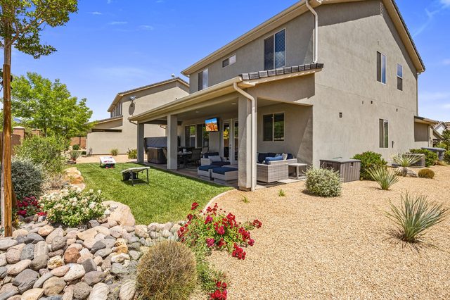 Side view of Ladera 379 with landscaped rock garden