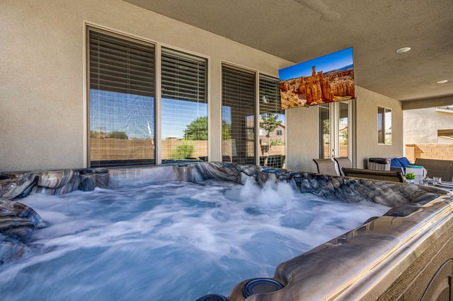 Private hot tub under the covered patio at Ladera 379