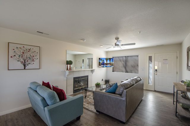 Living room with two sofas, fireplace and wall TV at Las Palmas 704