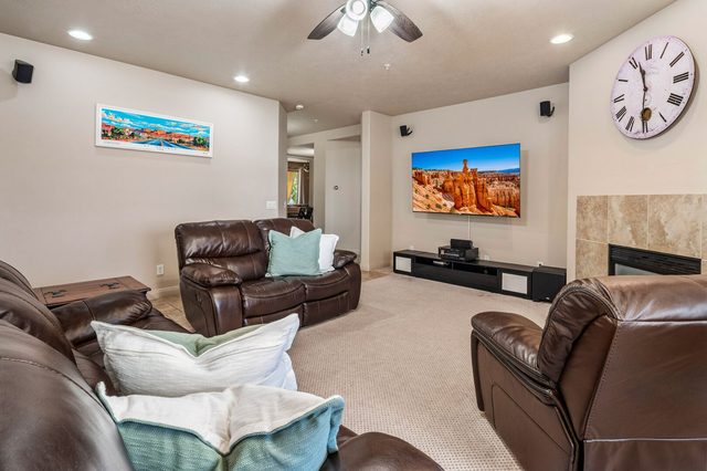 Living room with leather recliners, fireplace and wall TV in condo 804