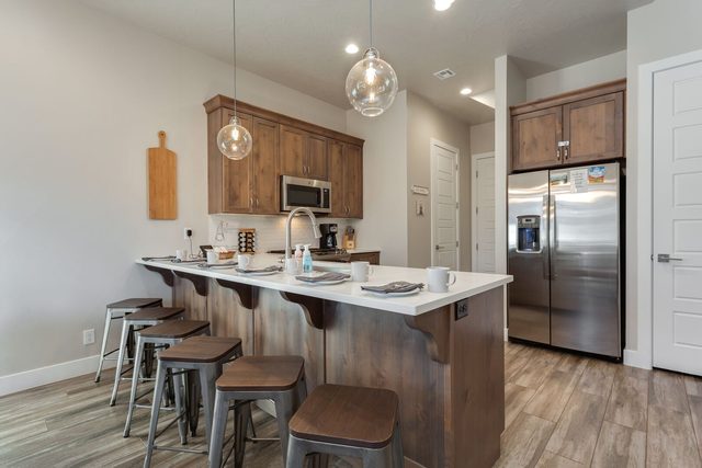 Kitchen breakfast bar with four stools and pendant lights
