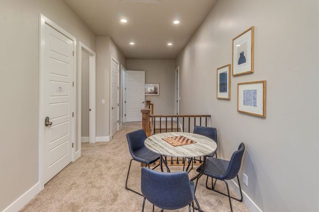 Upstairs landing with game table and four chairs