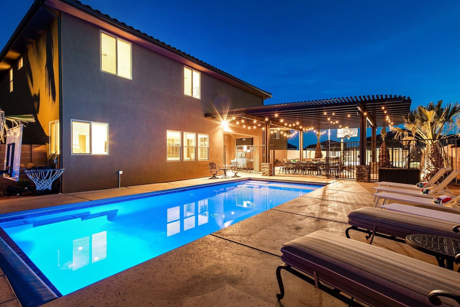 Paradise Village 107 - 6 bedroom vacation rental in Santa Clara, UT