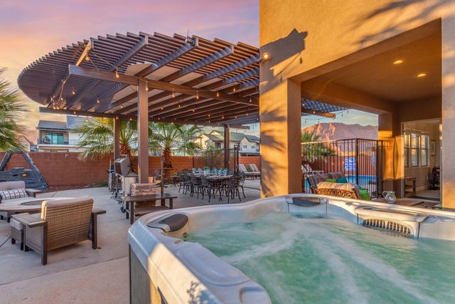 Private hot tub on the patio under the pergola