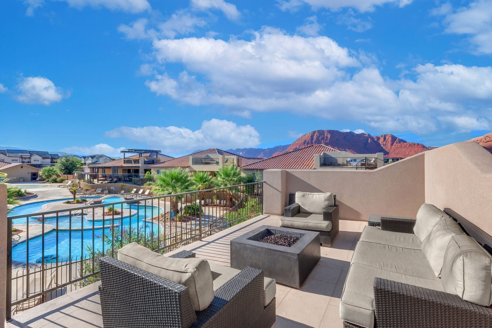 Paradise Village 112 - 5 bedroom vacation rental in Santa Clara, UT