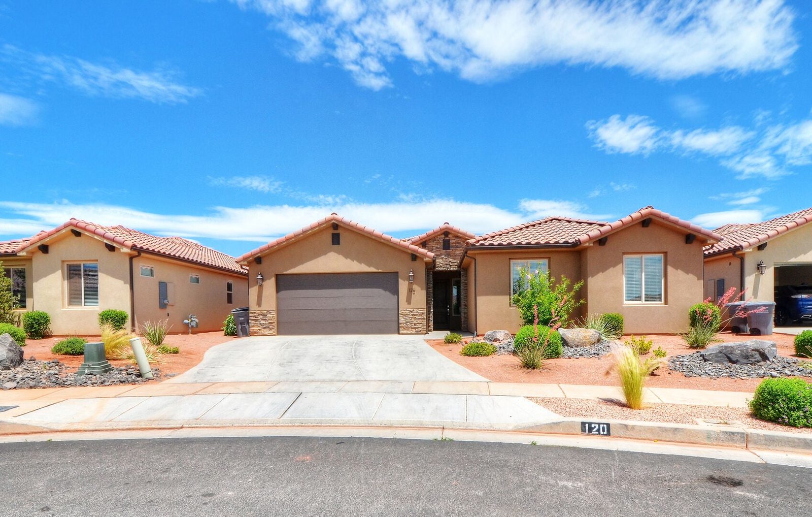 Paradise Village 120 - 5 bedroom vacation rental in Santa Clara, UT
