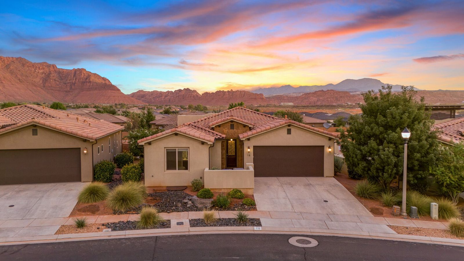 Paradise Village 16 - 6 bedroom vacation rental in Santa Clara, UT