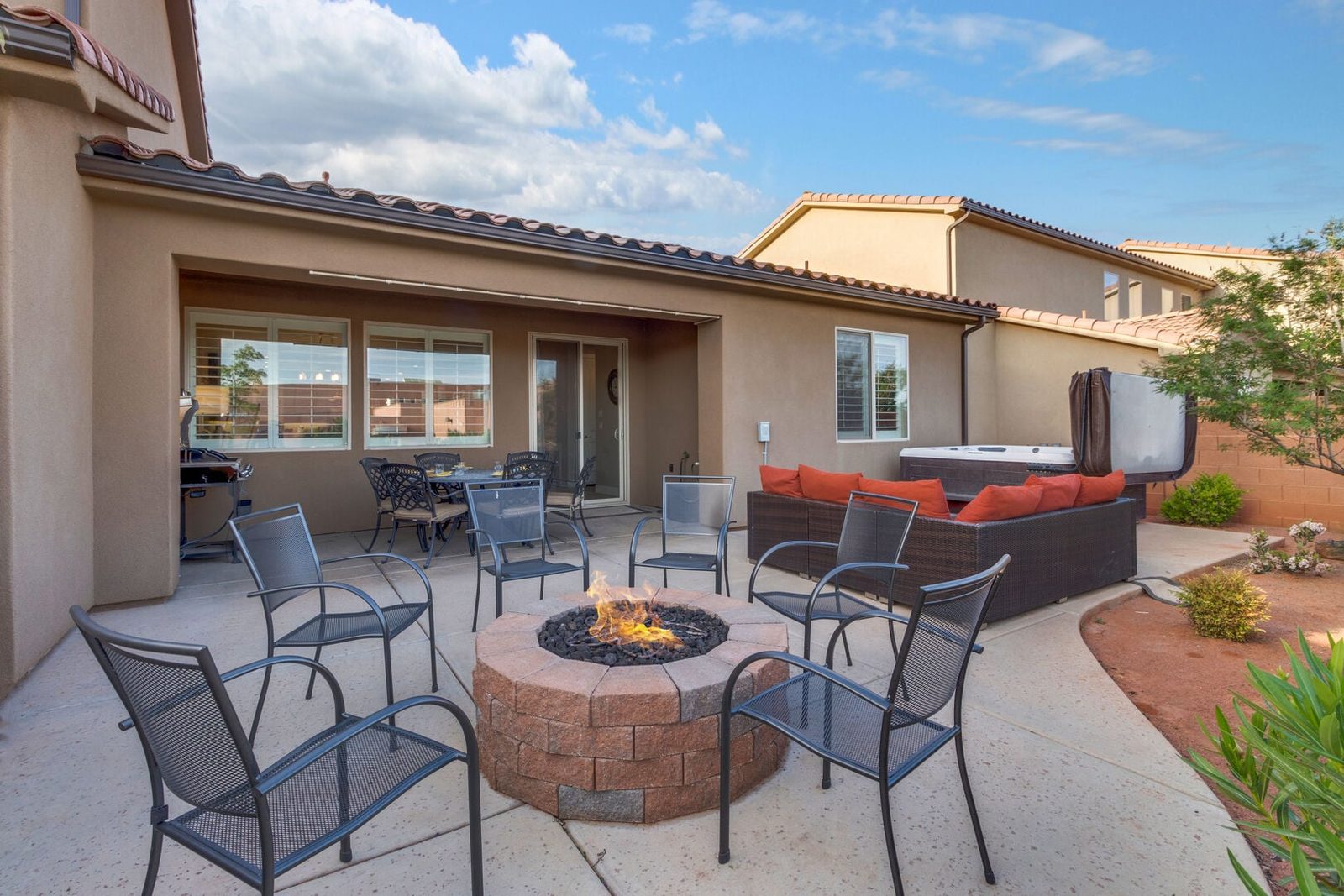 Paradise Village 86 - 3 bedroom vacation rental in Santa Clara, UT