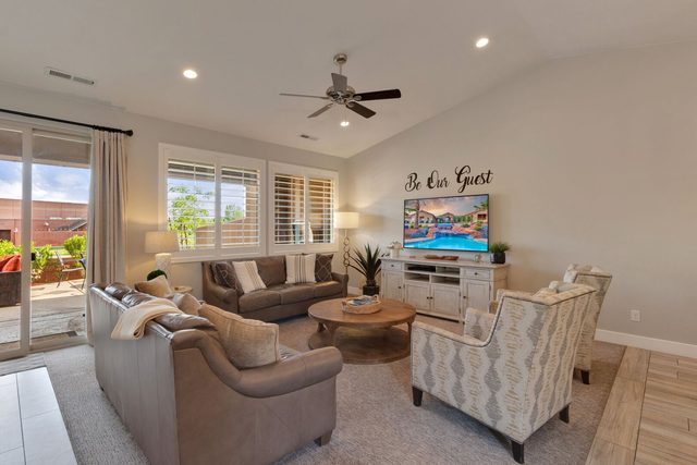 Living room with sofas, armchairs and smart TV at Paradise Village 86
