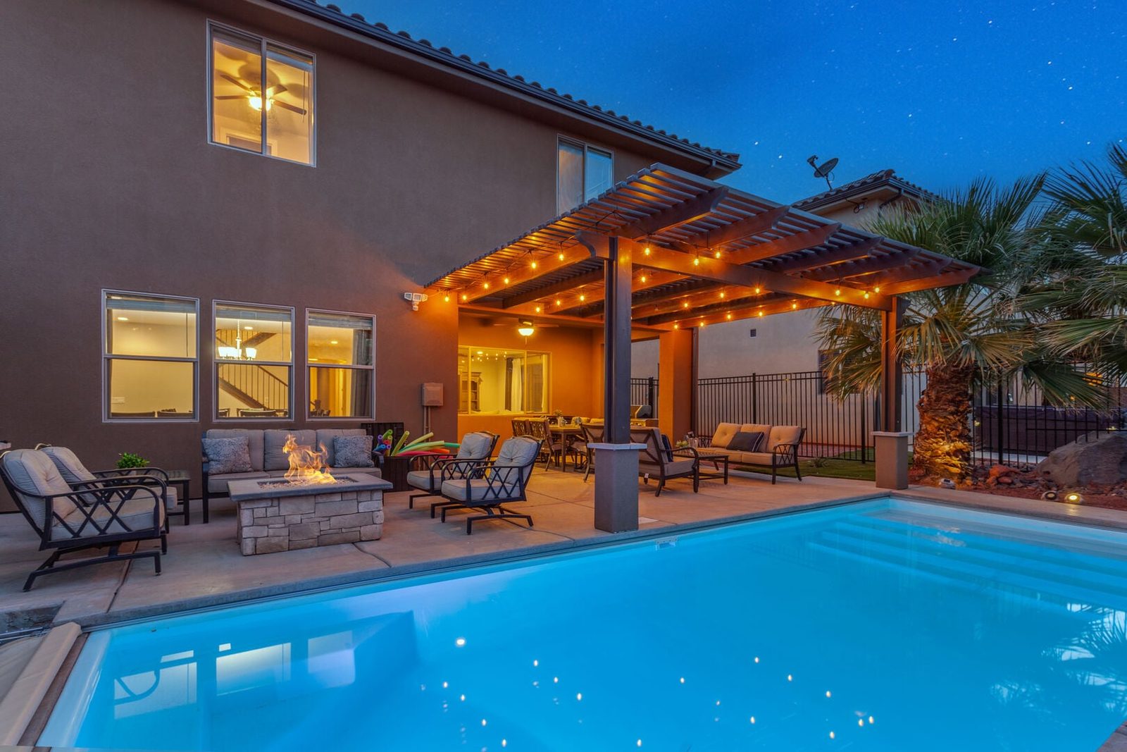 Paradise Village 96 - 7 bedroom vacation rental in Santa Clara, UT