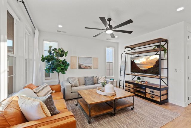 Main living room with leather sofa and large TV at Paseos 1308
