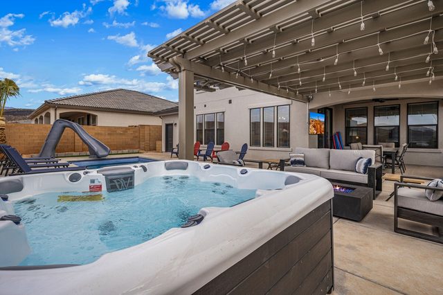 Private hot tub beside the covered patio at Paseos 1373