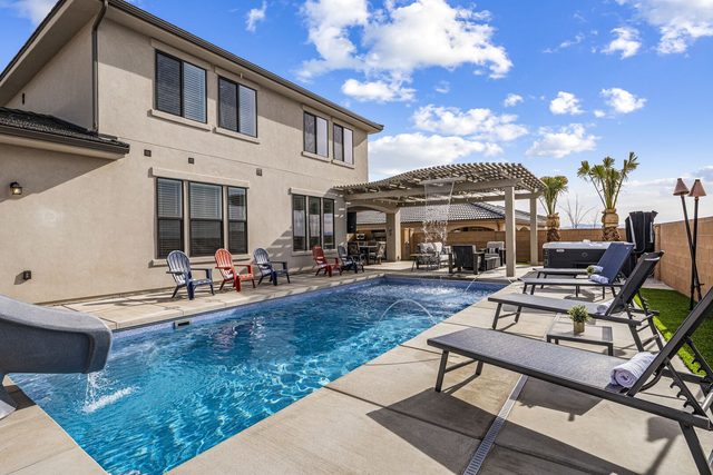 Private pool, loungers and pergola behind Paseos 1373