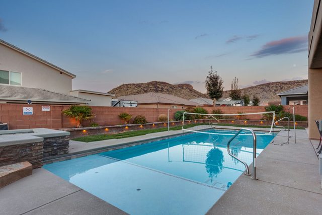 Private pool with volleyball net and red rock hills at Sand Hollow 3370