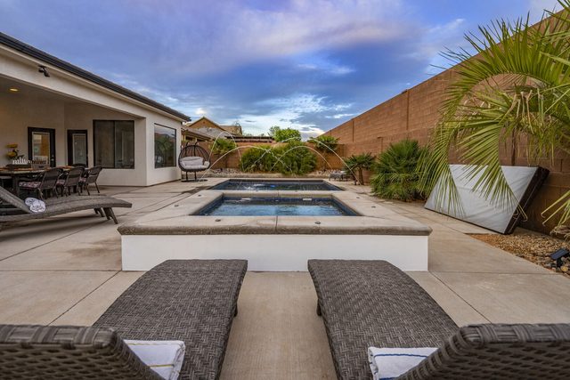 Raised private hot tub with lounge chairs at Sand Hollow 4301