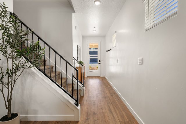 Entry hall and staircase to the upstairs bedrooms at Skyline 1634