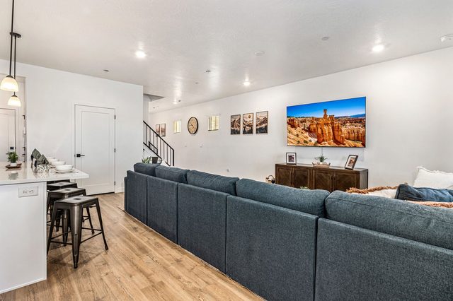 Long blue sectional in the Skyline 1694 living room