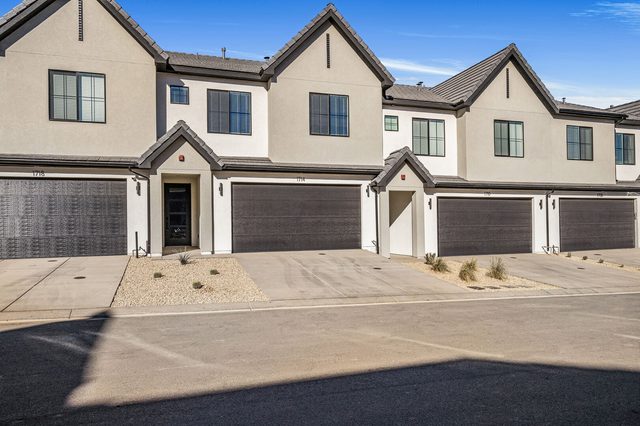 Front exterior of Skyline 1714 with garage and driveway