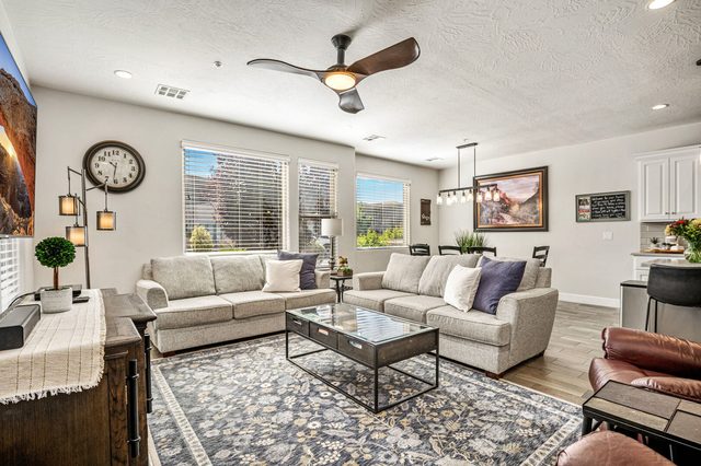 Living room with two sofas, coffee table and ceiling fan